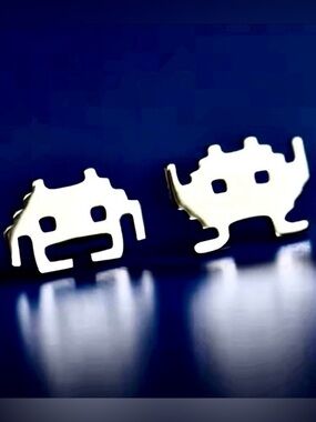 “Space Alien Invaders” Retro Pixel Arcade Video Game Animated Sci-fi Space Studs